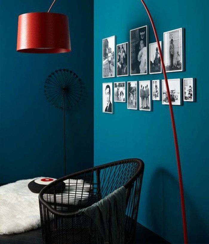 vegg farge-bensin-gulvlampe-i-rød-farge-moderne designer