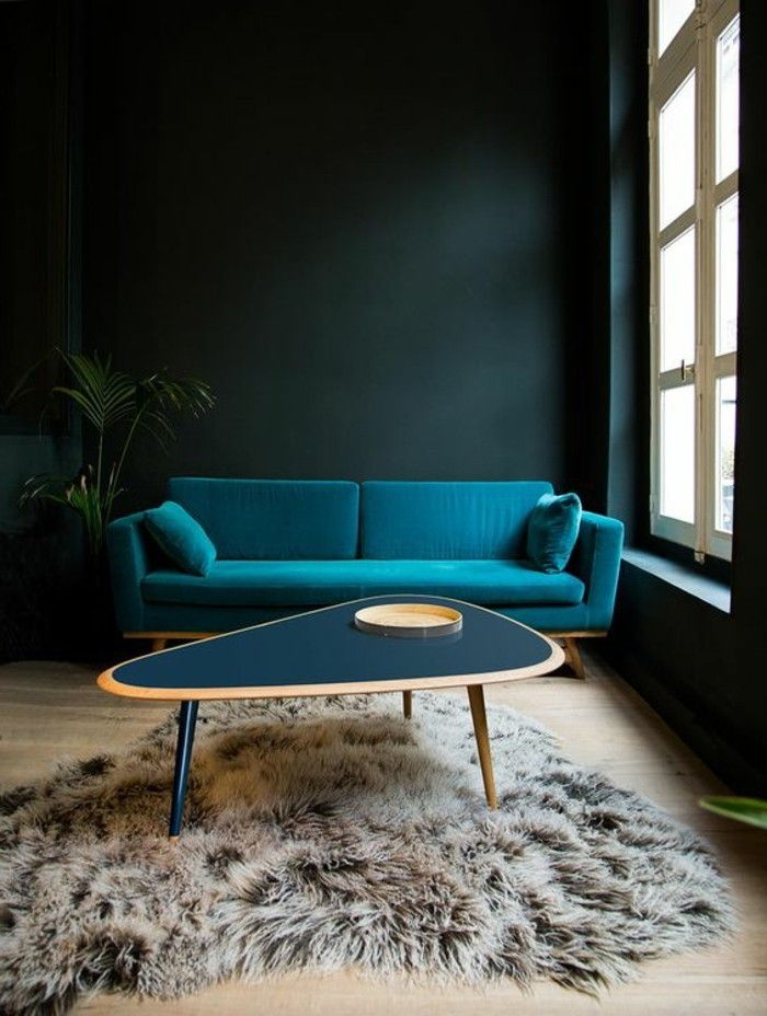 stenska barva-bencin-elegantno-kavč-v-modro-edinstvena zasnova