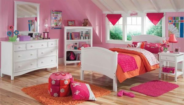 väggfärg-rosa-för-tjej-rum-vitlådor