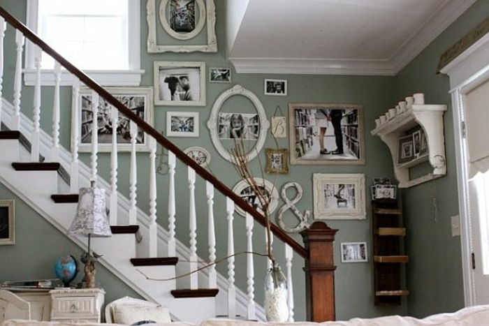 schwaz beyaz fotoğraf duvar tasarım merdiven ile yuvarlak ve dikdörtgen resim çerçevesi