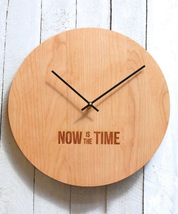 wall-clock-wood-bright-dial-black-pointer-kolo-tvare-teraz-is-the-time