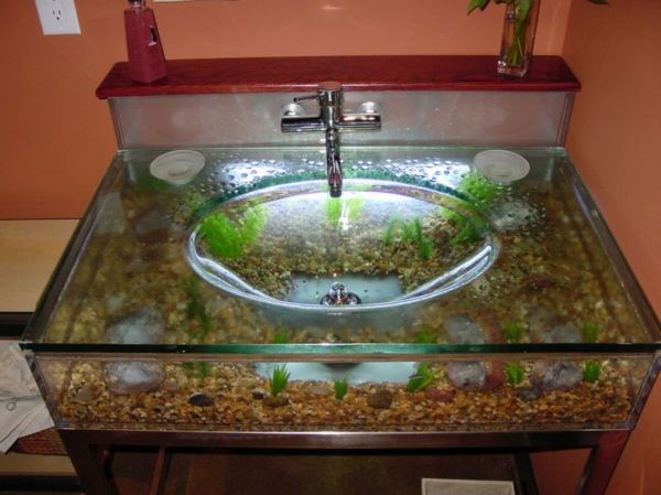 umývadlo-s-akvárium-ultramoderné-malé zelené riasy