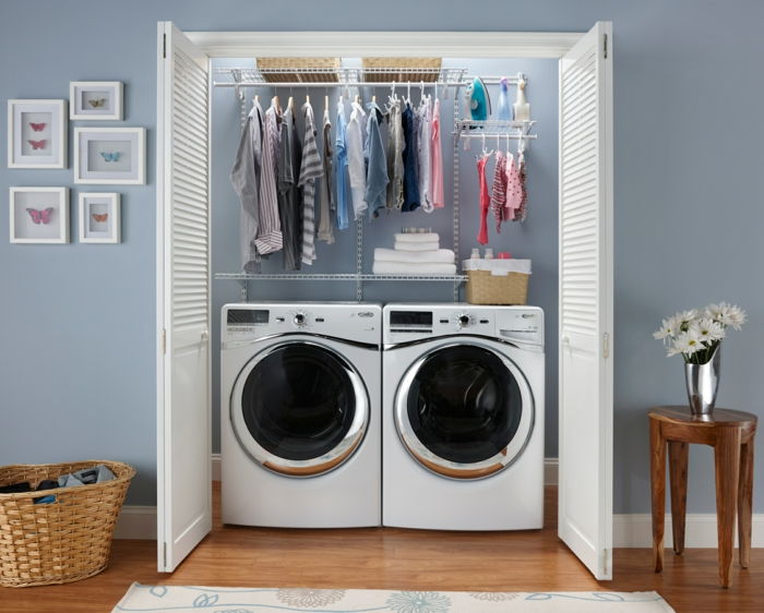 vaskeri-set-hengende klær-vaskemaskiner-on-the