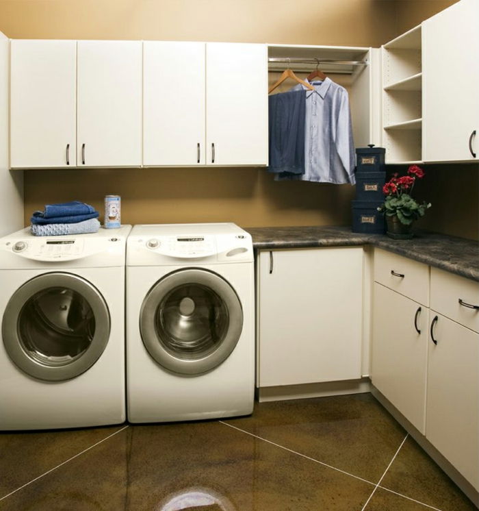 set-lavandaria e duas máquinas de lavar-muitas prateleiras