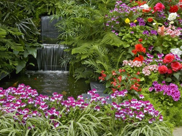 krioklys-the-sodo-su-gėlės
