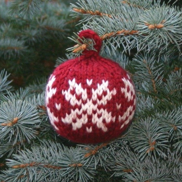 Weihnachtsdeko-crochet-vermelho-bola com snowflakes--