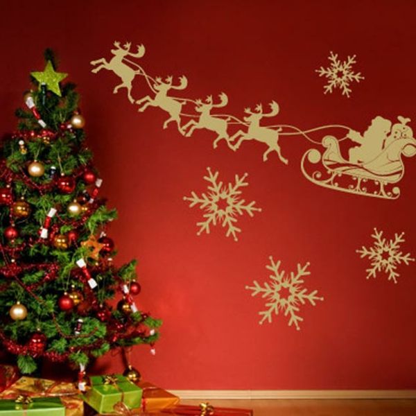 weihnachtsdeko-nápady-jedľa-and-červeno-stena