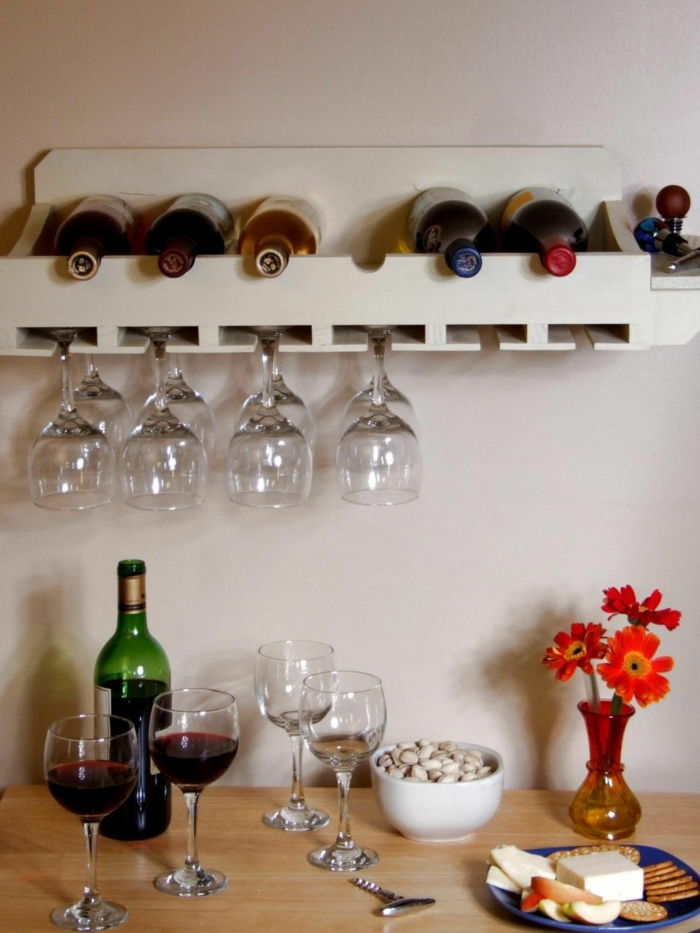 vin raft perete idei ochelari vaza flori sticla alb vin rosu viena vin sticla idee bucatarie discret