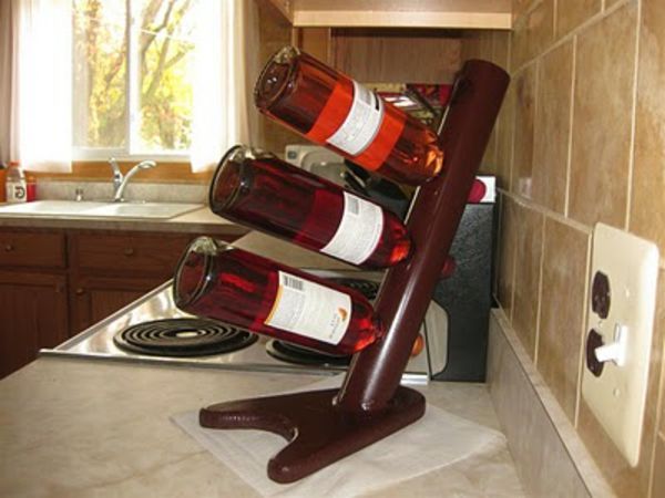 wino stand-making-yourself- trzy butelki wina