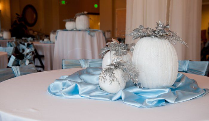 White-moliūgų kaip stalo dekoracija už vestuves