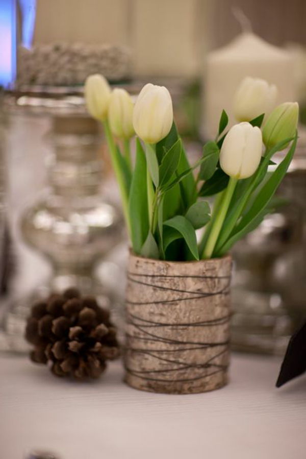 White-tulipaner-in-a-vase