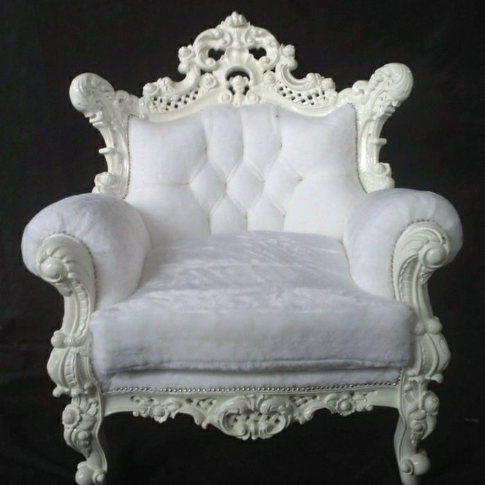 poltronas branco de pelúcia estilo barroco moldura branca schicik elegante