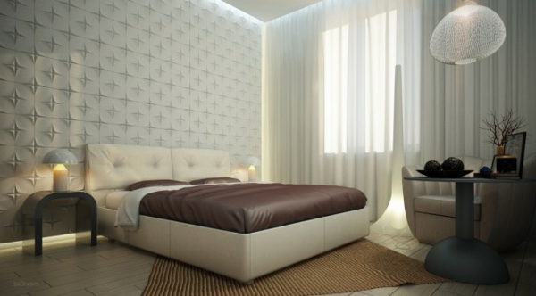 beyaz yatak odasında basit aydınlatma ve kahverengi yorgan kapakları