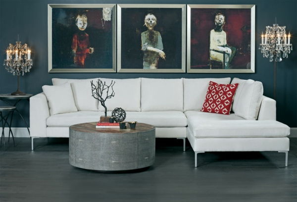 white-soffa-in-gothic-vardagsrum