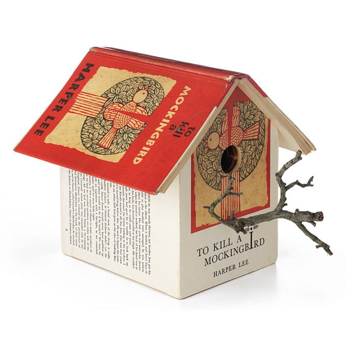 Creatief decoratie-idee, Vogelhuisje gemaakt van boeken & quot; die de nachtegaal verstoort ', deco vogelhuisje