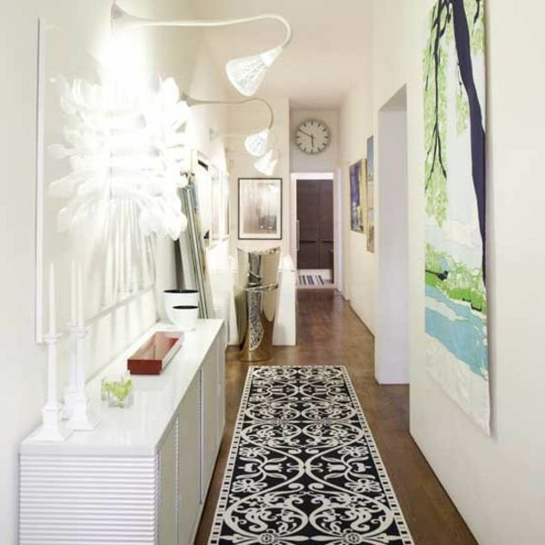 casa-per-corridoio-pareti bianche-tappeto-design moderno