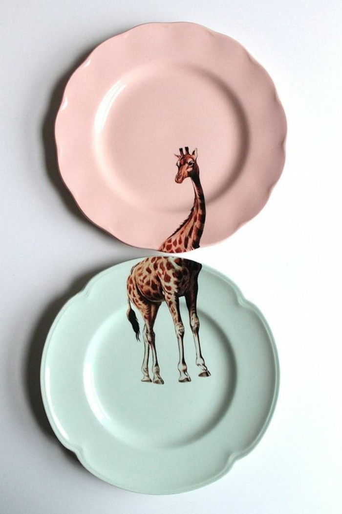 wohnideen-kjøkken-plate og hvitt-vegg-Wanddeko-idé-giraff
