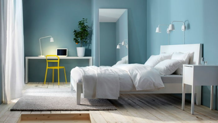 dormitor wohnideen alb paturi și albastru pereți