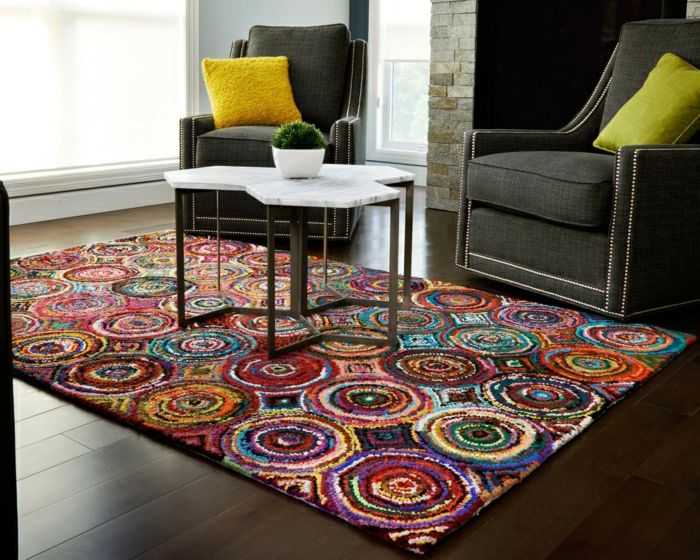 dekoračný vzor koberec v mnohých rôznych farbách pre obývaciu izbu