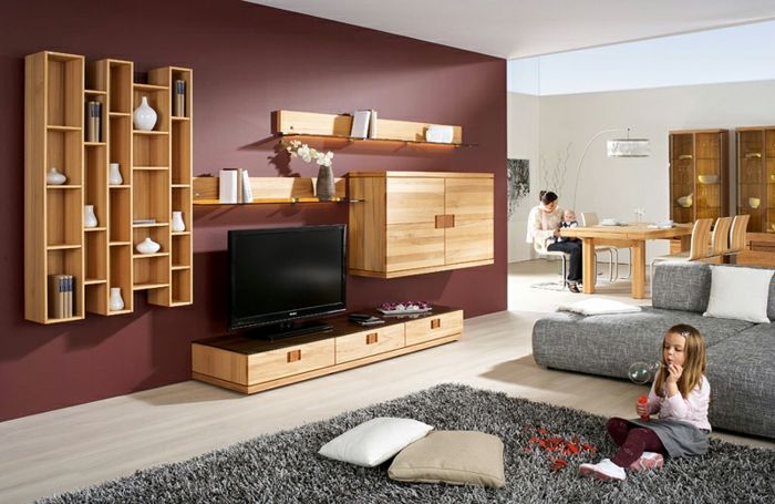 gyvenimo kambario dizaino idėjos ruda siena pilka-baldai