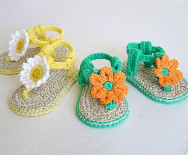 underbara baby-sandaler-med-blommor-virka-stor-design-virka-baby skor-stora-idéer-för-Häkeleien