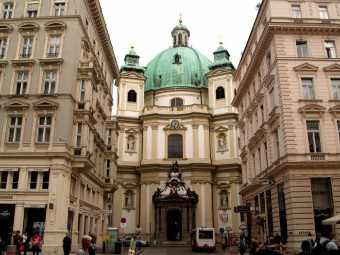 bella epoca barocca-Peterskirche-in-Wien-Austria