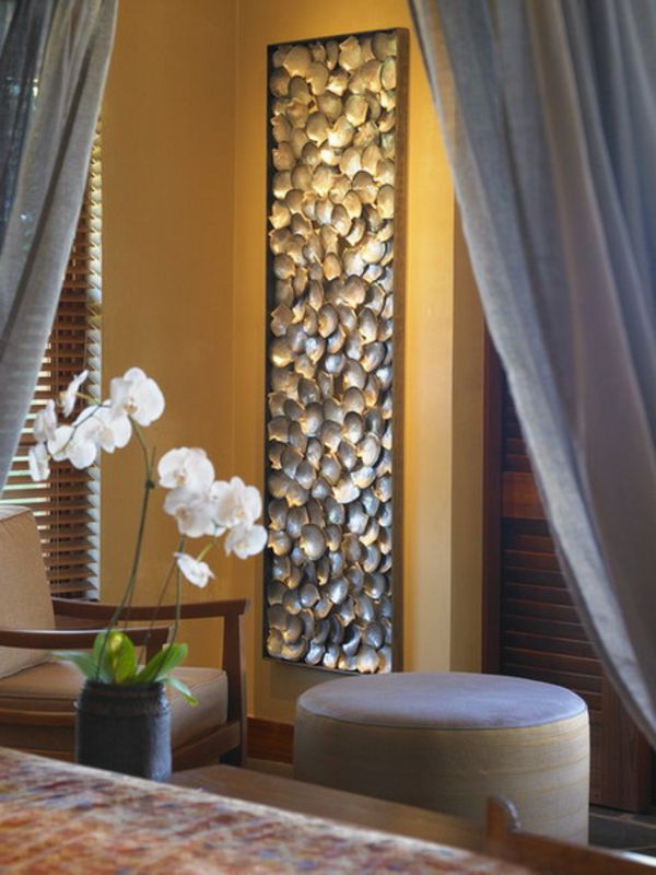 gražus dekoravimas-už-namas-dekoracijos-už-sienos-balta-orchidėjų šalia