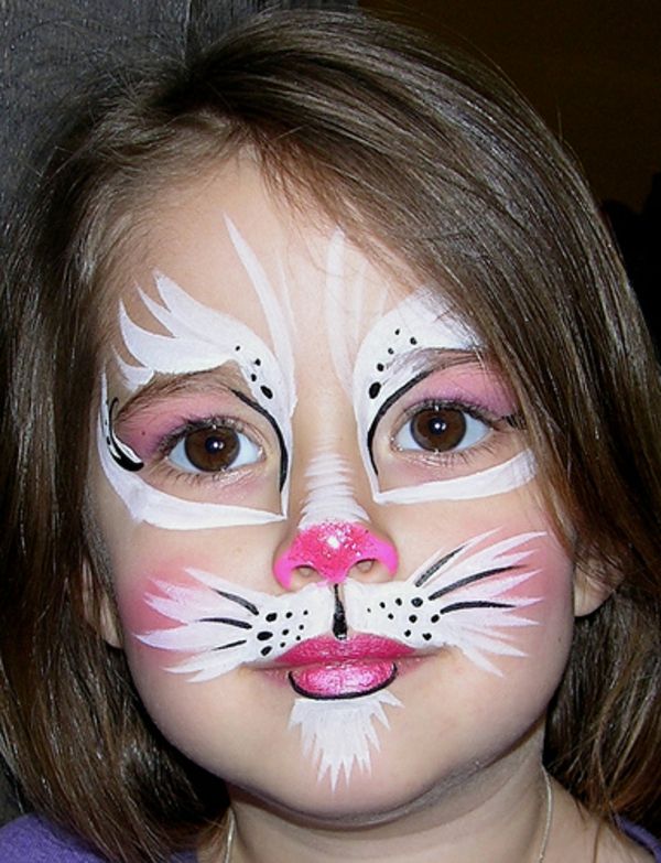 krásna dievčina-zajačik-tvár-make-up-krásne oči v hnedej