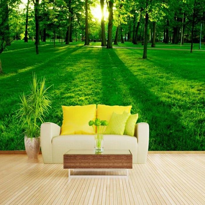 vakker-modell foto tapet-skogen-bak-en-gul-sofa