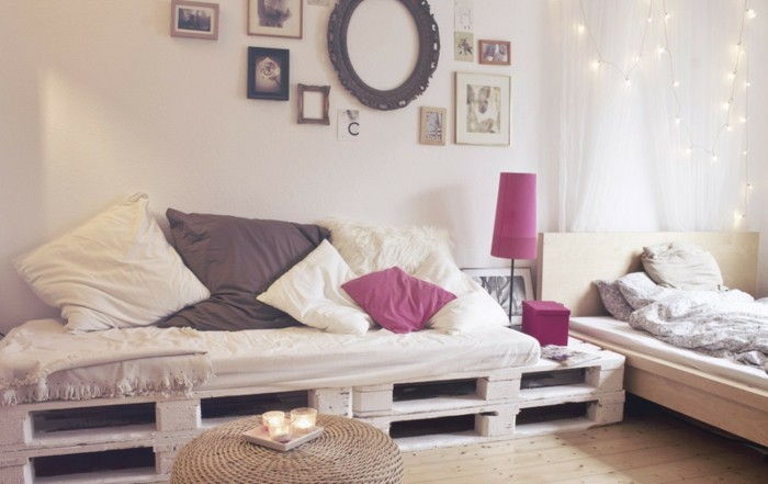 mooie sofa-van-euro pallets-in-light-opvallende-kamer