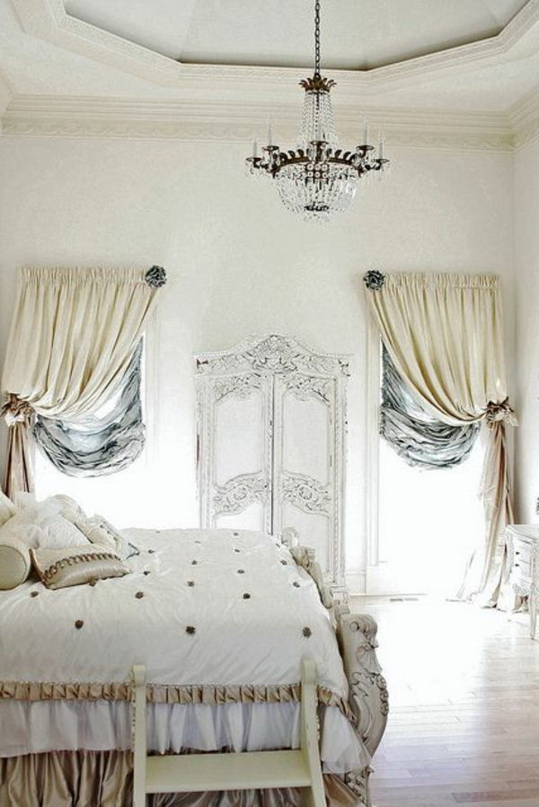 Cortinas elegantes em tom de cor branca para um quarto de luxo