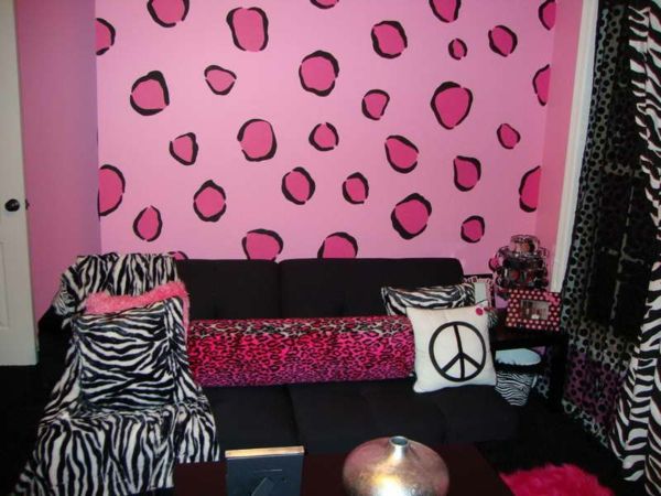Vackert utformad zebra väggfärg litet rum