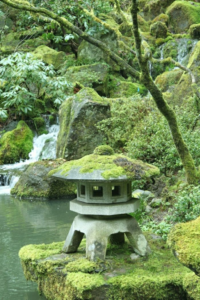 zen-garden-japonsko-kameň mach kameň lampáš