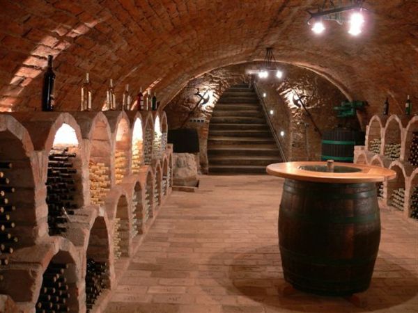 murovaný vínový stojan - veľmi veľký moderný dizajn