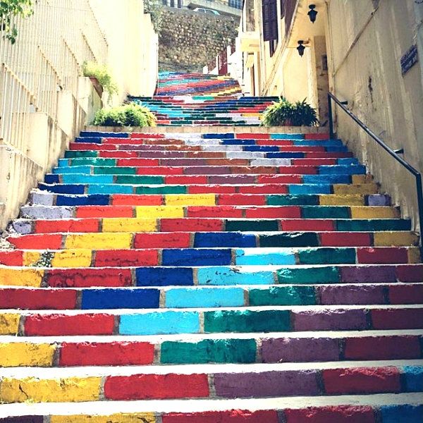 tegel trappor målade-in-många-färger