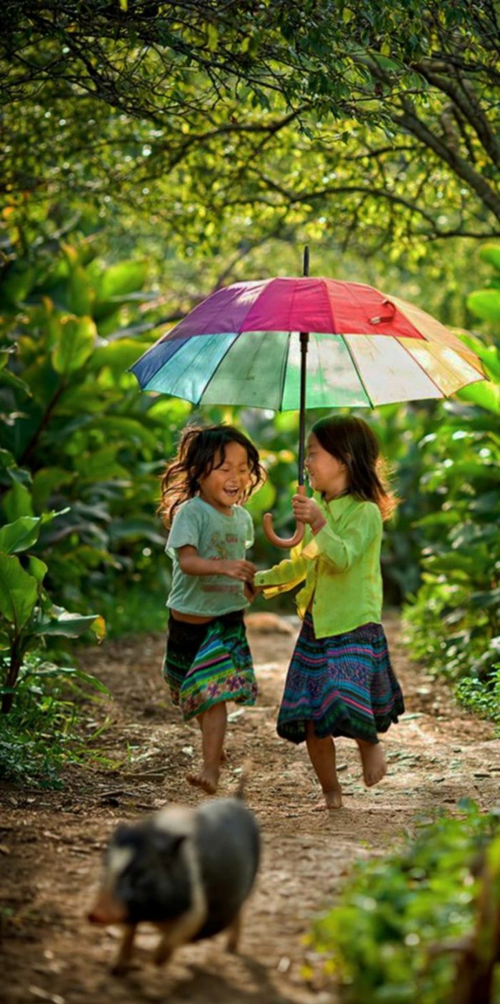duas meninas modelo guarda-chuva colorido-kids